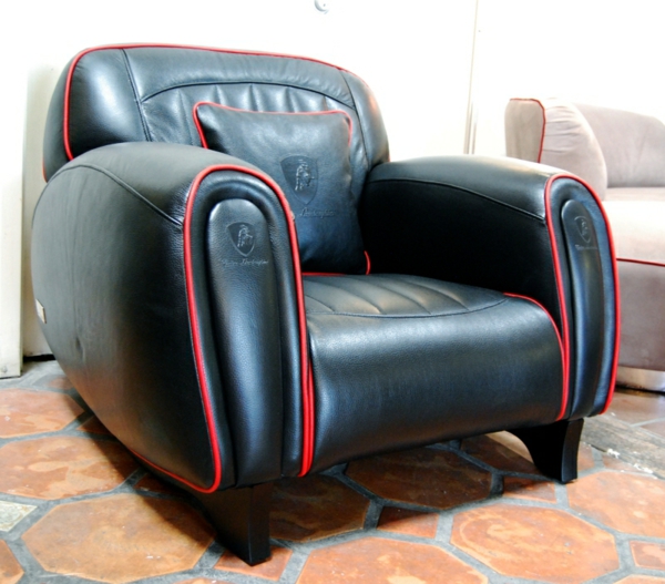 Die Montecarlo Möbel und der Imola S Sessel von Tonino Lamborghini schwarz