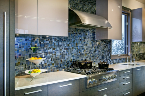 Küchenarbeitsplatte und Küchenrückwand fenster mosaik fliesen