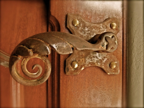 Wie man die Qualität der antiken Möbel richtig einschätzen kann