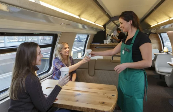 Starbucks Shop in einem Zug design bedienung holz