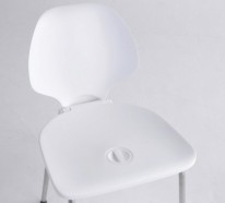 Stuhl und Schutzhelm in einem kombiniert