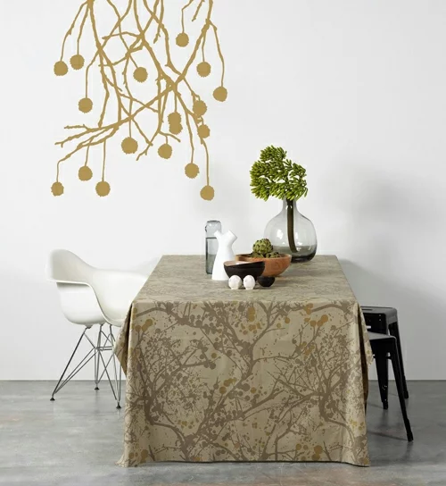 Wanddekoration mit Wandtattoo floral braun
