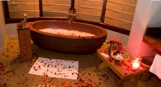 romantisches badezimmer freistehende ovale badewanne