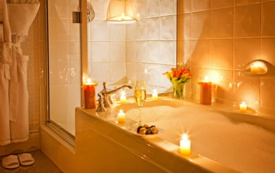 romantisches badezimmer orange kerzen