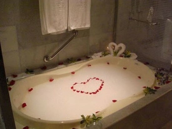 romantisches badezimmer schwanenpaar