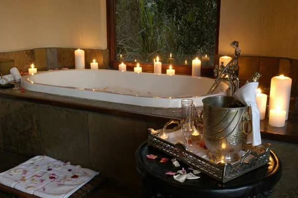 Badezimmer Deko Valentinstag badewanne kerzen romantisch