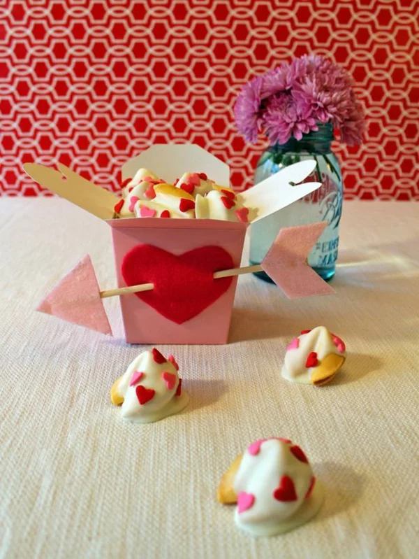 DIY Deko zum Valentinstag kuchen cookies box