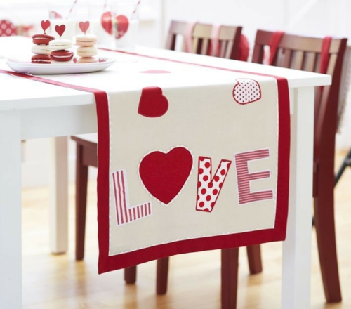 DIY Dekoideen zum Valentinstag tischläufer liebe tischdeko
