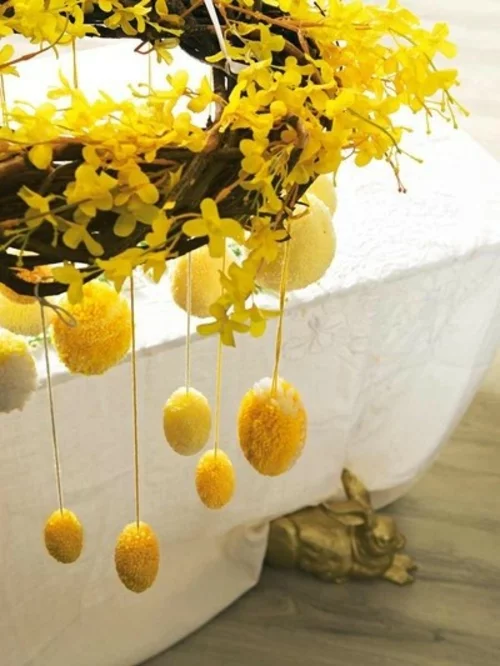Festliche Dekoideen zu Ostern garten hängend eier kranz