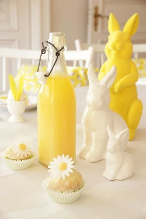 Festliche Dekoideen Ostern gelb keramisch osterhase flasche