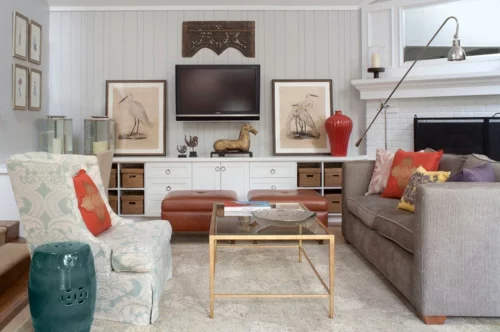 Innenarchitekt design wohnzimmer sofa rot vase kissen