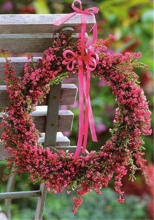 Kranz aus Frühlingsblumen basteln rosa pink rot