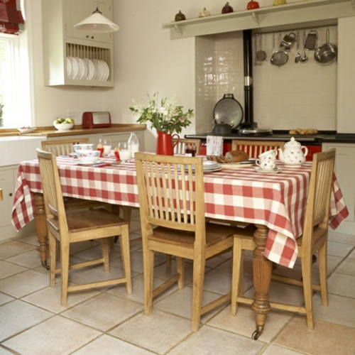 Küche  Landhausstil gestalten authentisch tischdecke holz