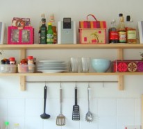 Küchenschrank und Küchenregal organisieren