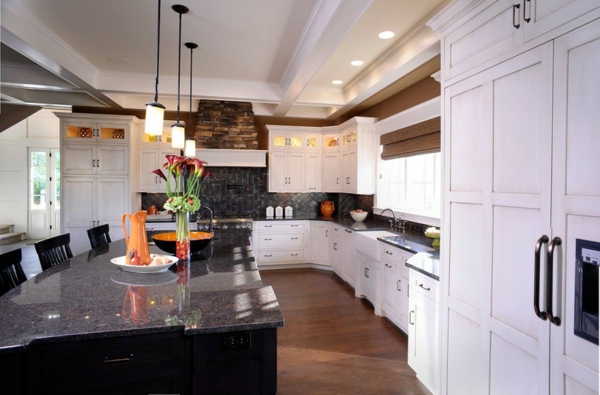 Küchenschrank und Küchenregal organisieren marmor küchenarbeitsplatte