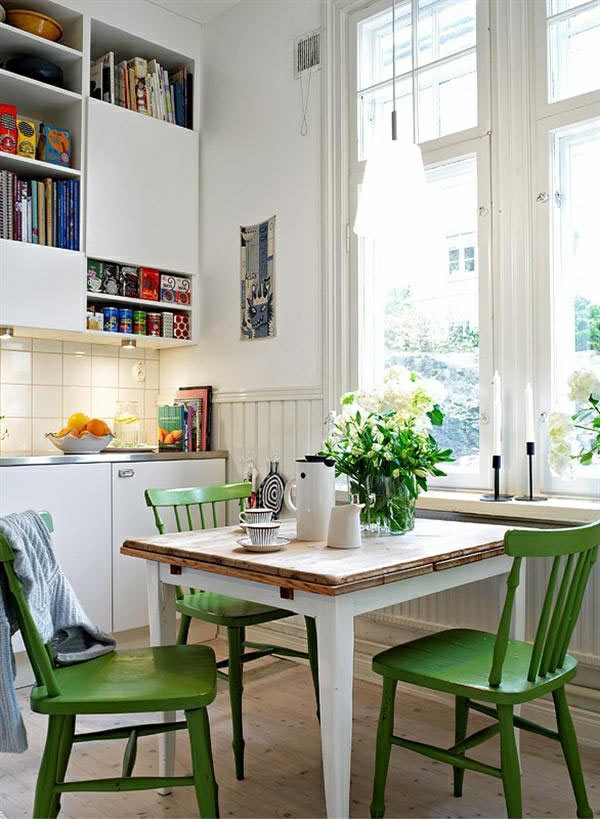 Küchentisch Stühlen grün bemalt stühle vase blumen