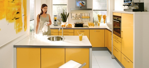Leuchtende gelbe  Küchen oberflächen arbeitsplatte spüle