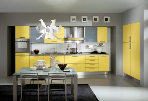 gelbe Küchen oberflächen esstisch stühle
