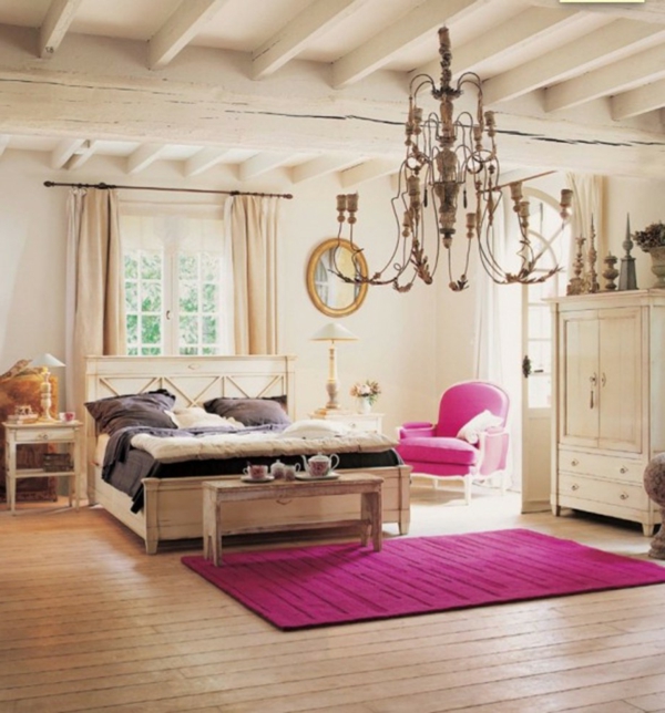  Schlafzimmer gestalten rosa pink teppich kronleuchter