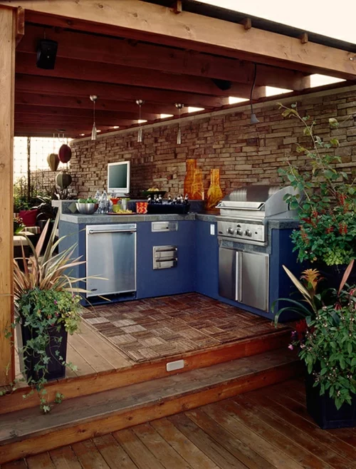Praktische Küche im Garten holz fußboden kühlschrank