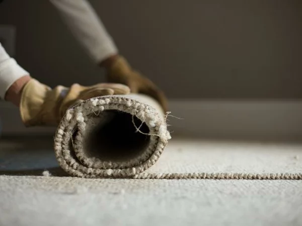 Teppichboden entfernen materialien rollen streifen