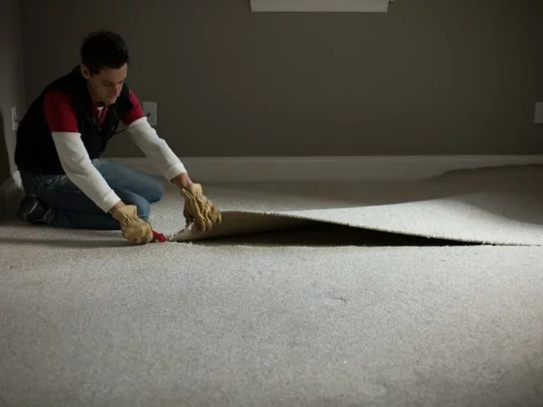 Teppichboden entfernen materialien streifen messer schneiden