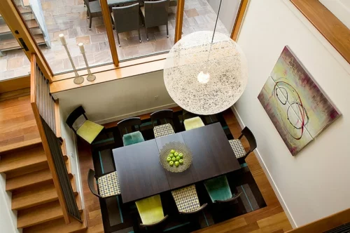 Teppichfliesen mit Stil anordnen wohnzimmer von oben hängelampen