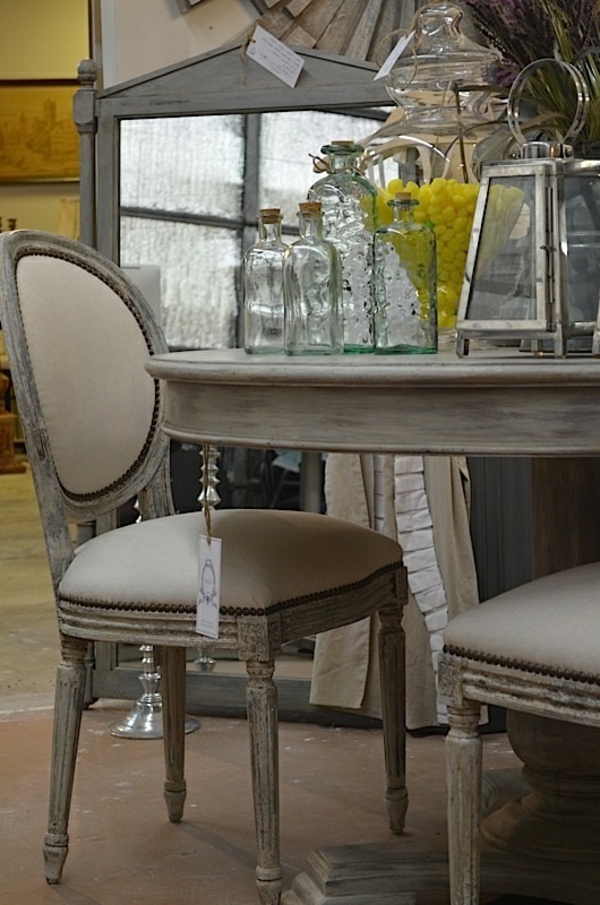 grau stühle auflagen tisch holz bemalt küche einrichtung