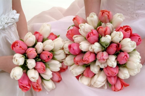 hochzeitsblumen weiße rosa tulpen blumenstrauß