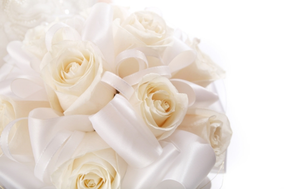 hochzeitsblumen weiße rosen romantisch
