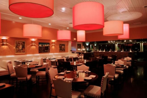 restaurant rot ambiente lampenschirme groß glanzvoll