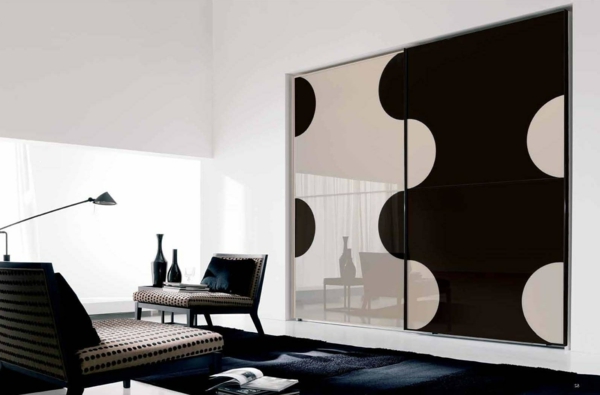 schlafzimmerschrank design schwarz weiß puzzle muster