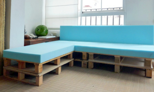 DIY Möbel aus Europaletten bunt platten sofa