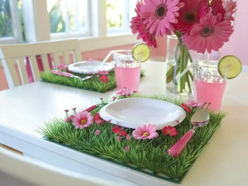 Frische Tischdeko zu Ostern blumentopf gras rosa künstlich blumen