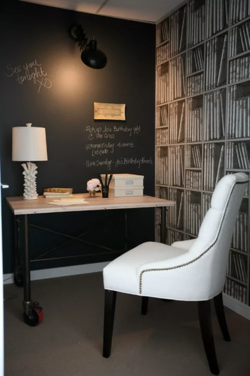 Home Office kompakt schwarz wandgestaltung tischlampe weiß
