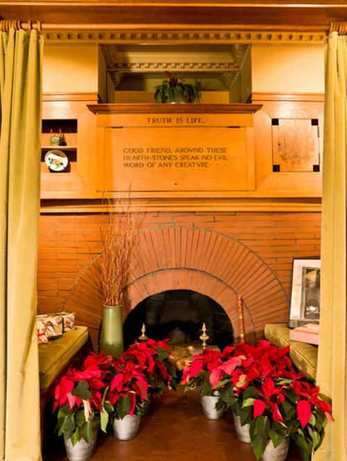 Kaminofen und Kamineinsatz bieten eine gemütliche Kaminecke