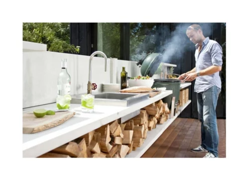Outdoor Küche im Außenbereich brennholz arbeitsplatte