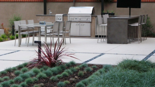 Outdoor Küche im Außenbereich pflanzen gartengestaltung grasfläche