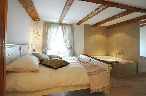 Romantisches Design Badewanne im Schlafzimmer kunst