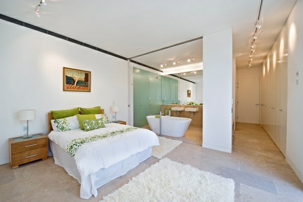Romantisches Design kerzen Badewanne im Schlafzimmer weich teppich