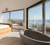 Romantisches Design mit einer Badewanne im Schlafzimmer