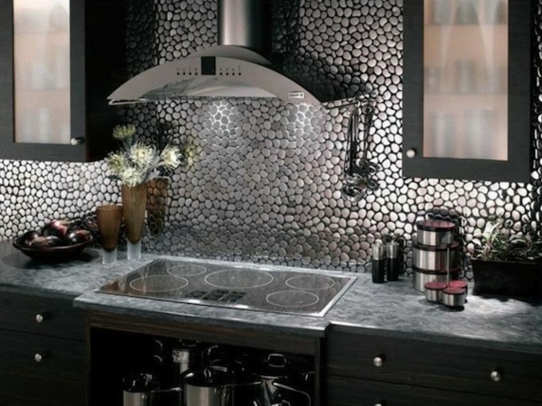 Schöne Küchenrückwand silbern bestandteile eingebaut