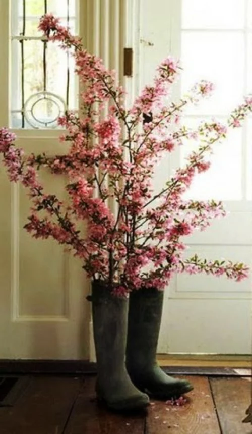 gebrauchte gegenstände gummi stiefel pfirsichblüten