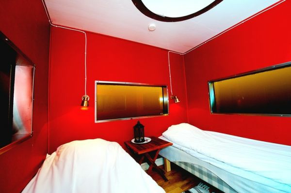 außergewöhnliche hotels rote wände