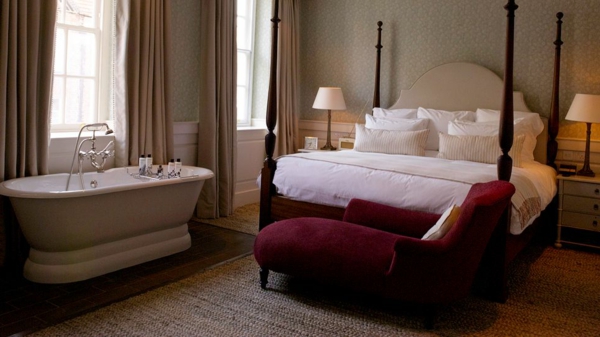 badewanne schlafzimmer valentinstag romantisch bettdecke vorhänge