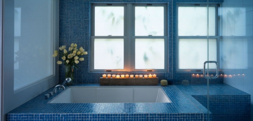 badezimmer romantische beleuchtung im bad badewanne angezündete karzen