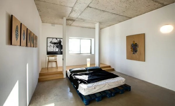 bett aus europaletten schlafzimmer künstlerisch palettenbett