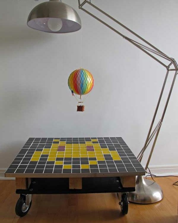 holz paletten möbel selbst basteln DIY ideen verspielt bodenlampe