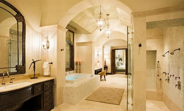 mediterrane Badezimmer Designs badewanne beige ambiente