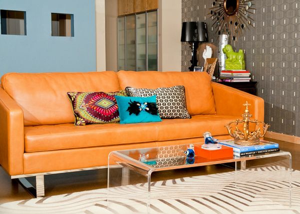 moderner couchtisch aus acrylglas wohnzimmer sofa orange durchsichtig bücher